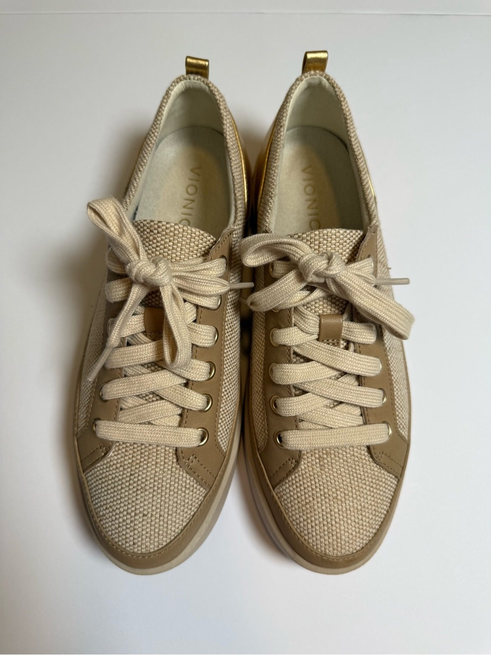 Vionic Winny Canvas Lace-Up Low Top Sneakers Women’s Beige/Gold size 9